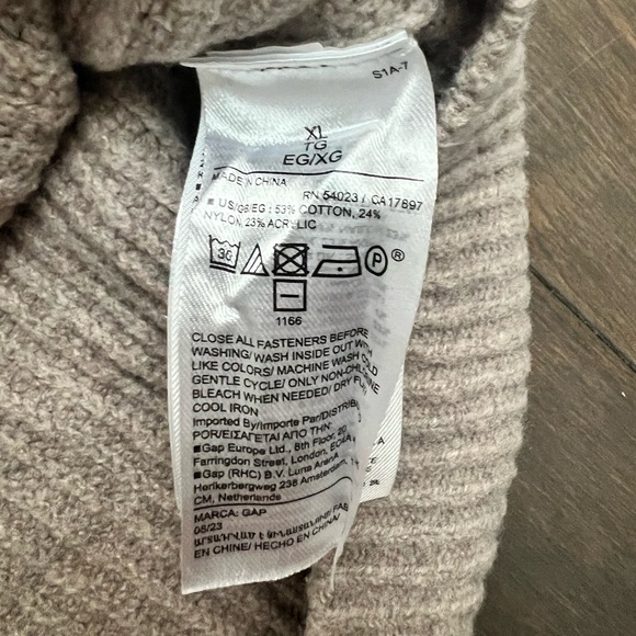 GAP Women’s Knit Hooded Sweater - Picture 4 of 5